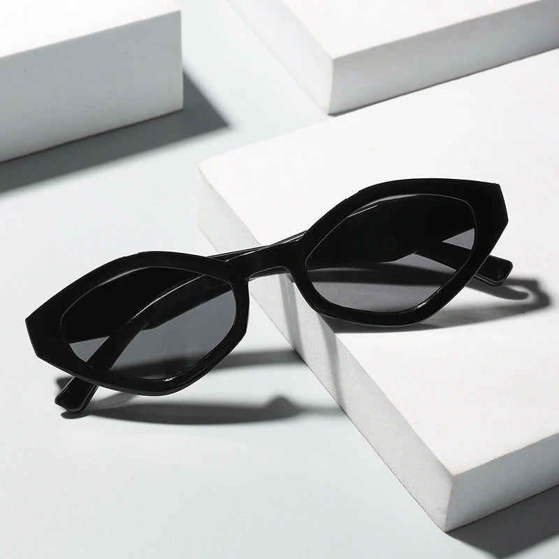 Vintage Small Frame Cat Eye Sunglasses Women Brand Designer Fashion Goggle Leisure Vacation UV400 Sunscreen Sunnies