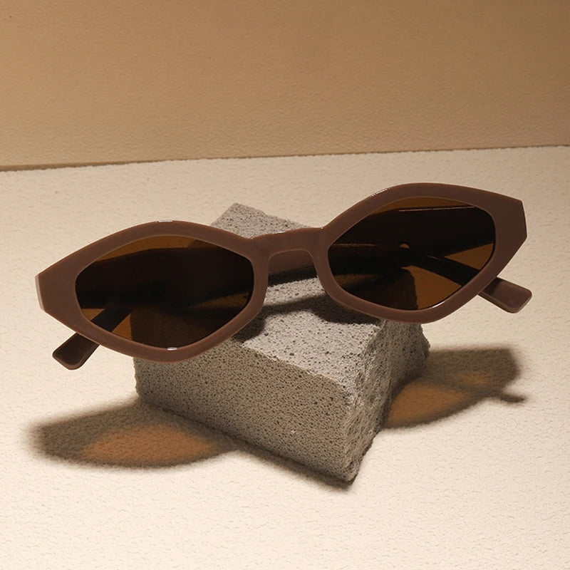 Vintage Small Frame Cat Eye Sunglasses Women Brand Designer Fashion Goggle Leisure Vacation UV400 Sunscreen Sunnies